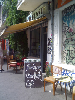 videokunst und kaffe - videothek © friedrichshainblog.de