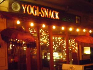 yogi-snack-simon-dach-straße © friedrichshainblog.de