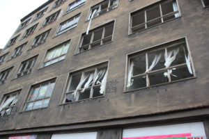 Zerstörte Fenster Stralauer Platz