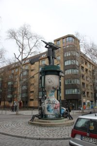 Skulptur Doppelter Admiral Kreuzberg