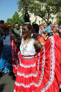 Traditionelle Tänzerin Karneval der Kulturen 2013