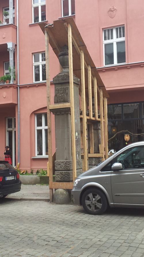 Holzkonstrukt Knorrpromenade Tore