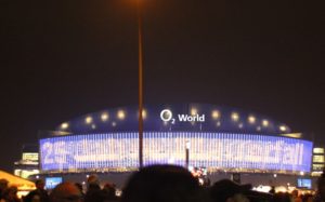 02 World im Gedraenge