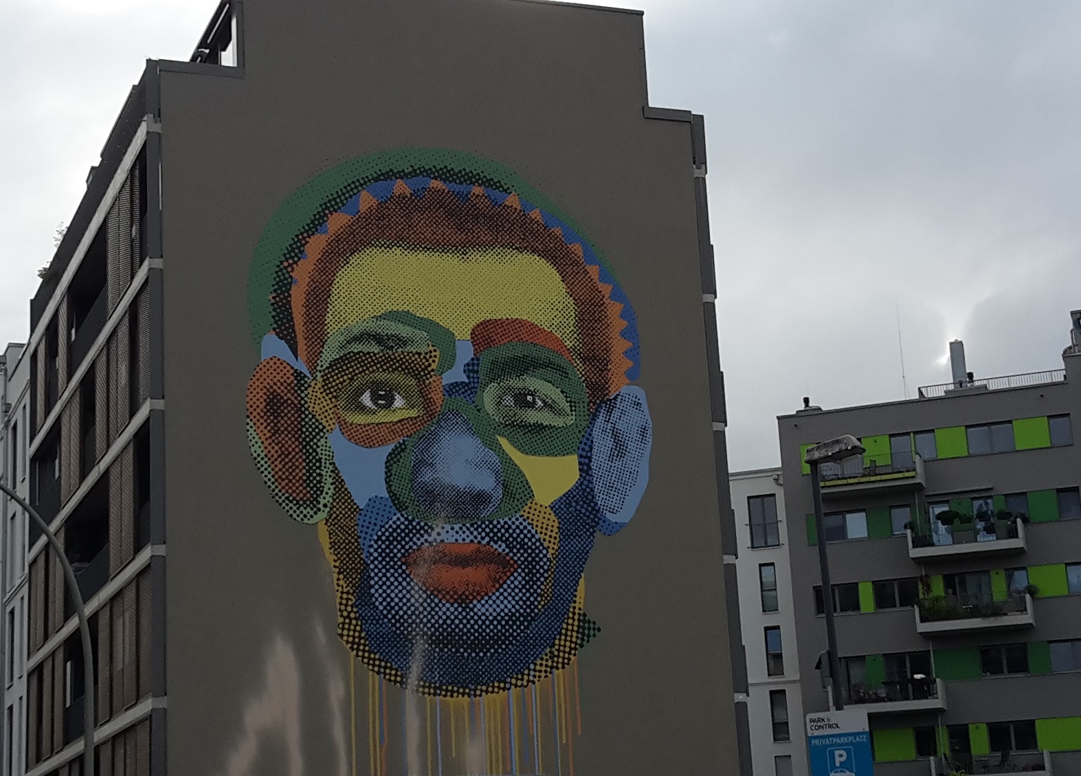 Gesicht Streetart Face Time Kreuzberg