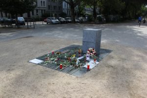 Gedenkstein rassistische Polizeigewalt Oranienplatz Kreuzberg